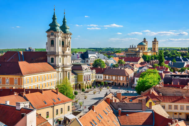 vista panoramica sul centro storico di eger, hungury - ungheria foto e immagini stock