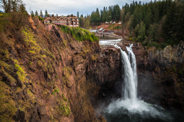 istock Snoqualmie Falls Viewpoint, Washington State 1189899937
