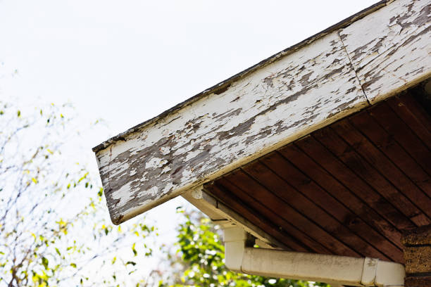 istock Peeling board on roof urgently needs maintenance 1189901977