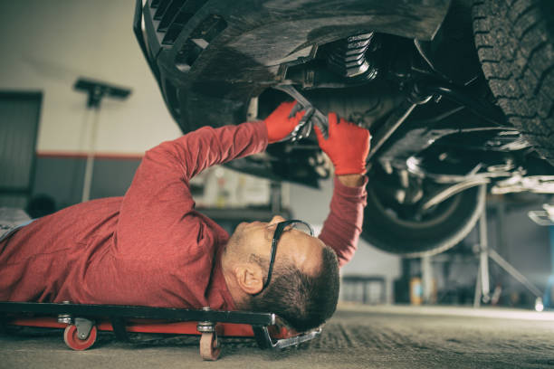 istock Car service shop 1189908692
