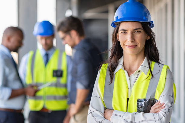 pewny siebie architekt na placu budowy - hardhat portrait construction worker construction zdjęcia i obrazy z banku zdjęć