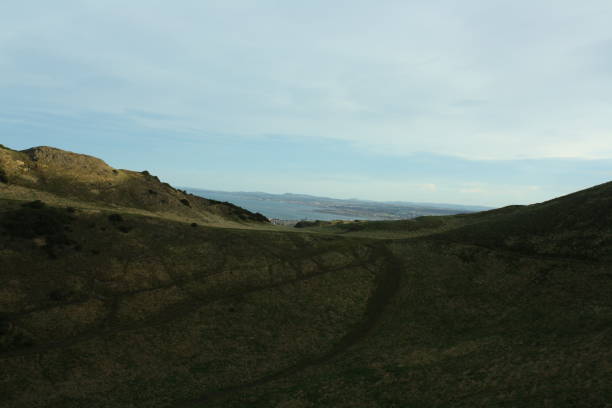 istock Rolling hill and valley in Edinburgh 1189914260