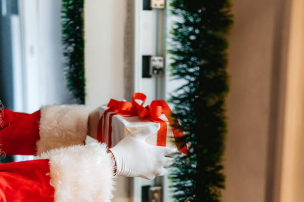 istock Santa brings gifts 1189921387