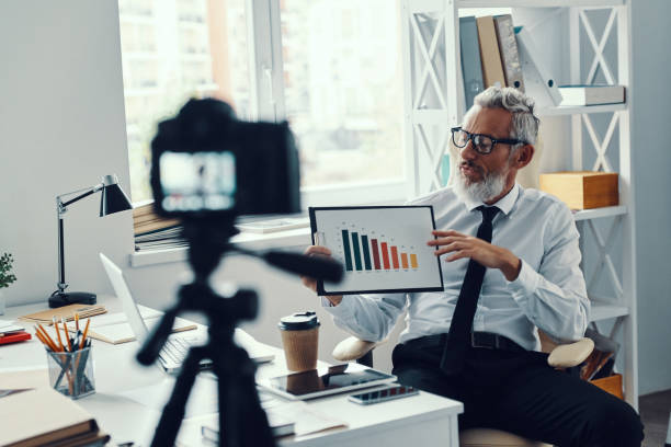 istock Confident mature man in elegant shirt 1189931819