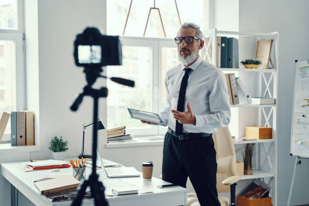 istock Confident mature man in elegant shirt 1189931839