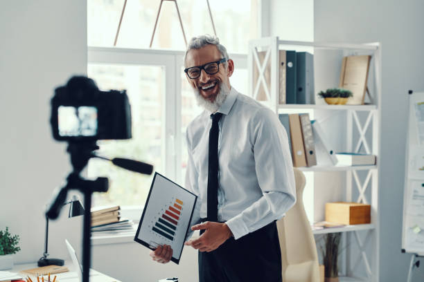 istock Confident mature man in elegant shirt 1189932031