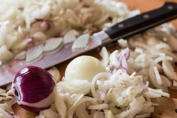 Chopped onions on cutting board, close-up Onion chopped on chopping board, close up, preparing food process, no people onion family stock pictures, royalty-free photos & images