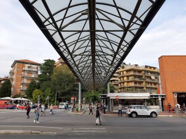 rome - place de la gare laurentina - traffic car street parking photos et images de collection