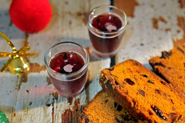 plum cake and wine on wood background - plum fruit organic food and drink imagens e fotografias de stock
