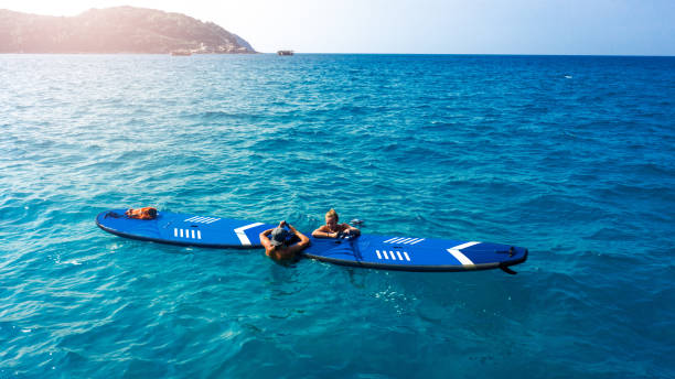 istock It's hard not to be happy paddle boarding 1189977749