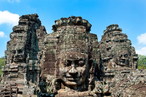 angkor thom city gods, siem reap, cambodia - wat angkor thom imagens e fotografias de stock