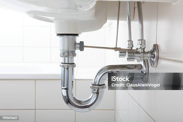 Waschbecken Rohr Unter Waschbecken Stockfoto und mehr Bilder von Wasserrohr - Wasserrohr, Haushaltsbecken, Rohr
