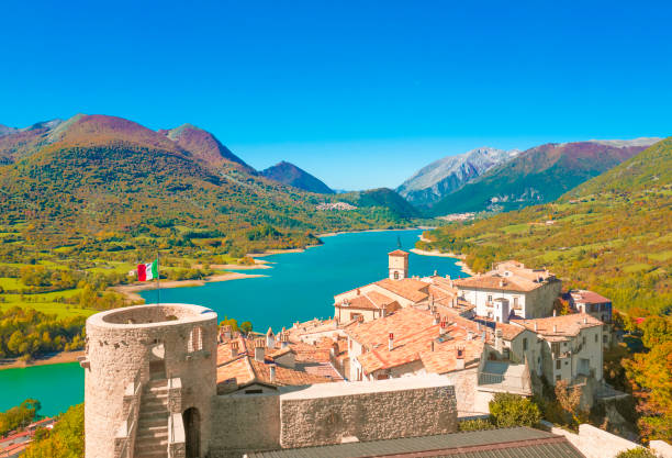 parc national des abruzzes, du latium et de molise (italie) - lazio photos et images de collection