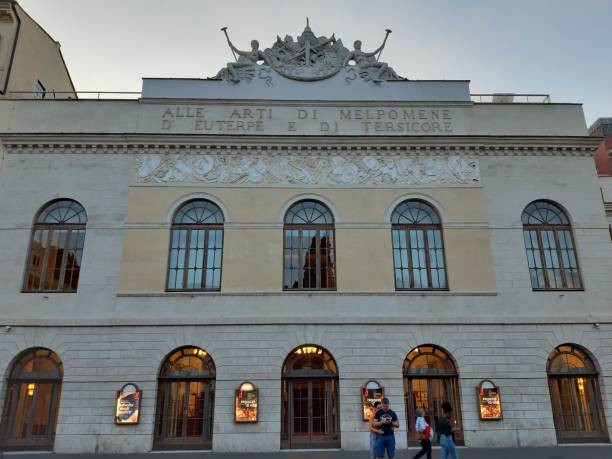 rome - façade du théâtre argentin - latin motto photos et images de collection