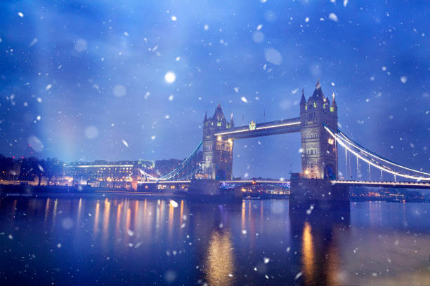 istock Famous Tower Bridge in snowfall, London, England 1190109452