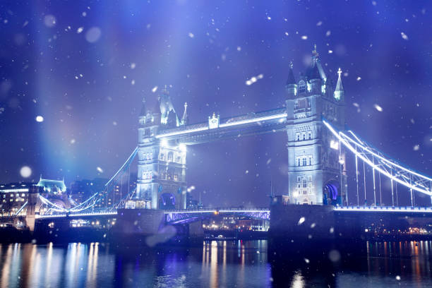 istock Famous Tower Bridge in snowfall, London, England 1190109978