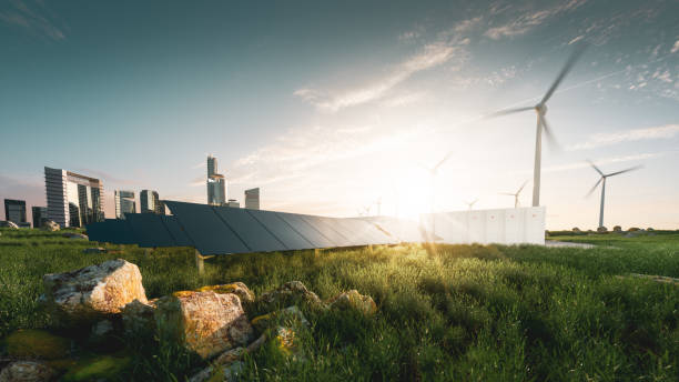 concepto de solución energética sostenible en la hermosa luz de fondo de la puesta de sol. paneles solares sin marco, instalación de almacenamiento de energía de la batería, turbinas eólicas y gran ciudad con skycrapers en segundo plano. renderizado  - the original ecological fotografías e imágenes de stock