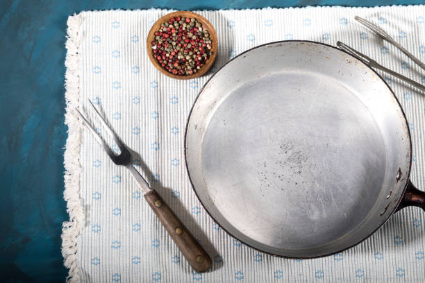 istock Empty old pan on retro white napkin and blue background. Top view. 1190148266