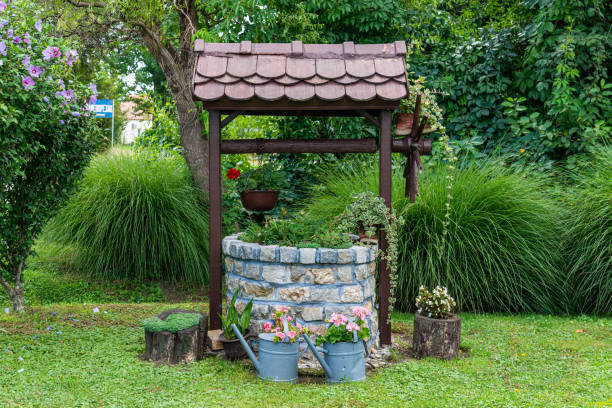 pozzo d'acqua antico decorato - fountain formal garden ornamental garden water foto e immagini stock