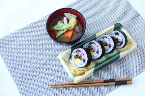 sushi-rolle  - maki sushi japanese culture food and drink still life stock-fotos und bilder