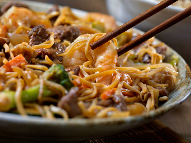 Shrimp and Beef Chow Mein Shrimp and Beef Chow Mein cantonese cuisine stock pictures, royalty-free photos & images