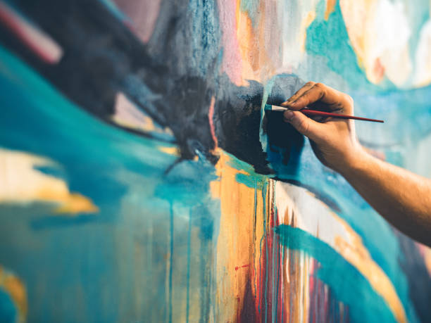 las manos del pintor - manos pintura fotografías e imágenes de stock