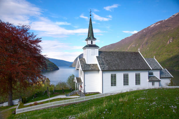 church арнафьорда в согнефьорде в норвегии - aurland стоковые фото и изображения