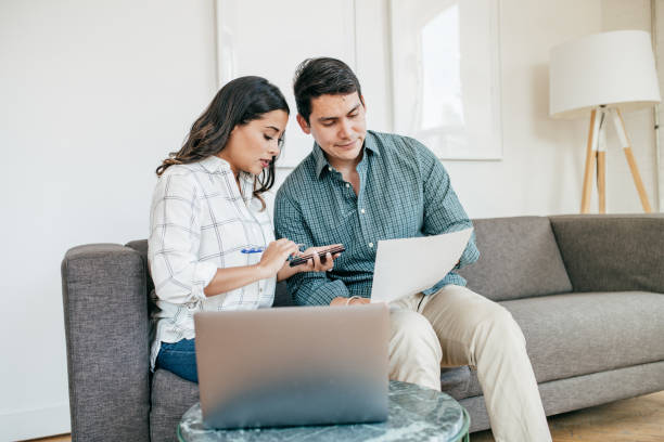 istock Calculating your taxes 1190216827