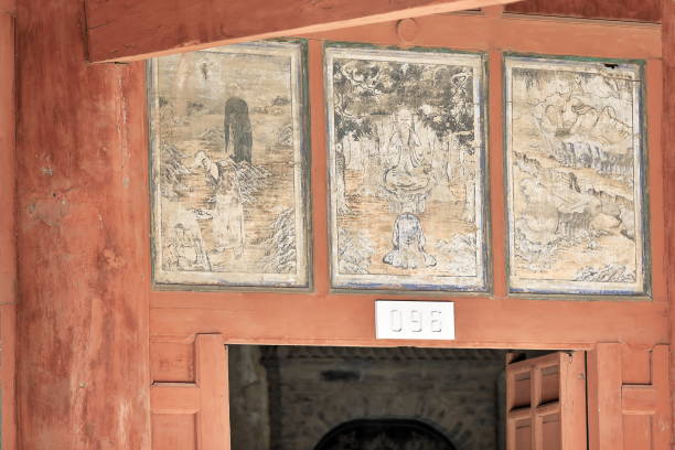 pannelli raffiguranti scene buddiste-9 storici portico in legno grotta mogao 96-dunhuang-gansu-cina-0603 - dugout foto e immagini stock