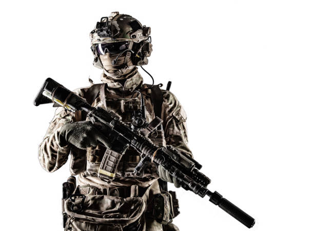 nowoczesna armia uzbrojona ranger odizolowany portret studio - sports uniform audio zdjęcia i obrazy z banku zdjęć