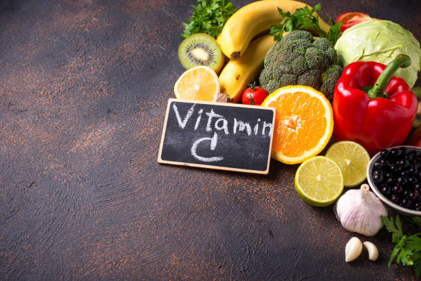 alimentos que contienen vitamina c. alimentación saludable - vegetable vitamin a tomato vitamin c fotografías e imágenes de stock