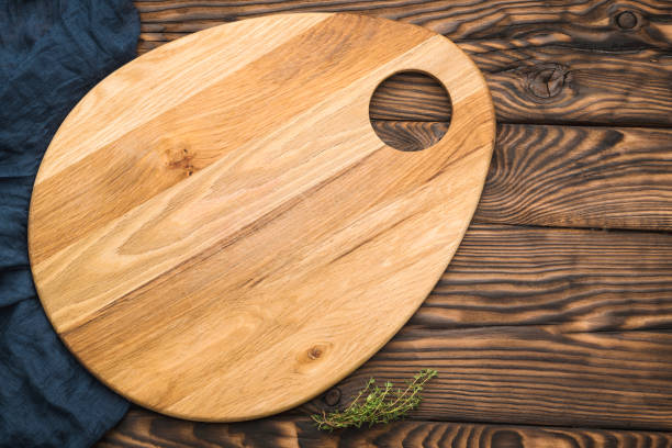 Flat lay of empty cutting board on table