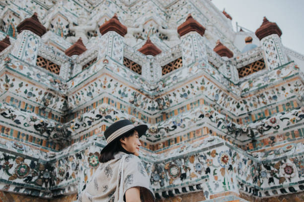 Thailand, Bangkok, travel, vacation, Wat, Wat Arun, famous place, horizontal, hipster, temple-buildings, Archaeologist, Archaeology, young women, side view, city, city life, day, relaxation, copy space, leisure activity