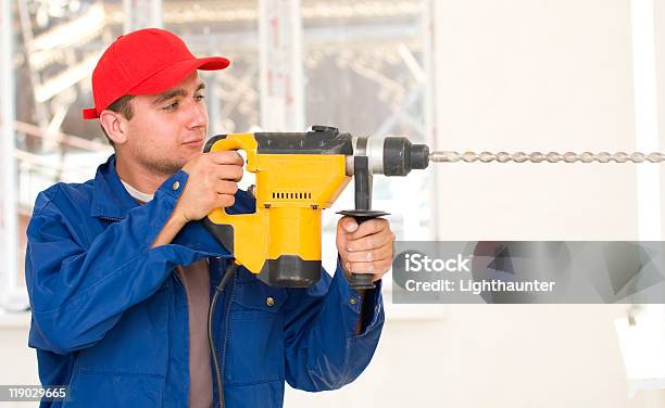 Mann Für Die Arbeit Mit Einem Großen Drill Stockfoto und mehr Bilder von Arbeiten - Arbeiten, Arbeiter, Bauarbeiter