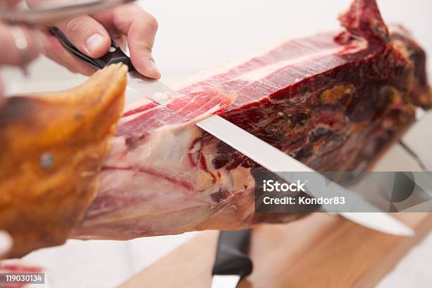 Empregado De Mesa Cortar Jamon - Fotografias de stock e mais imagens de Prosciutto - Prosciutto, Agrafo, Alimentação Saudável