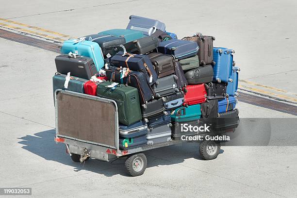 バッグ - 旅行かばんのストックフォトや画像を多数ご用意 - 旅行かばん, 荷車, 手荷物カート