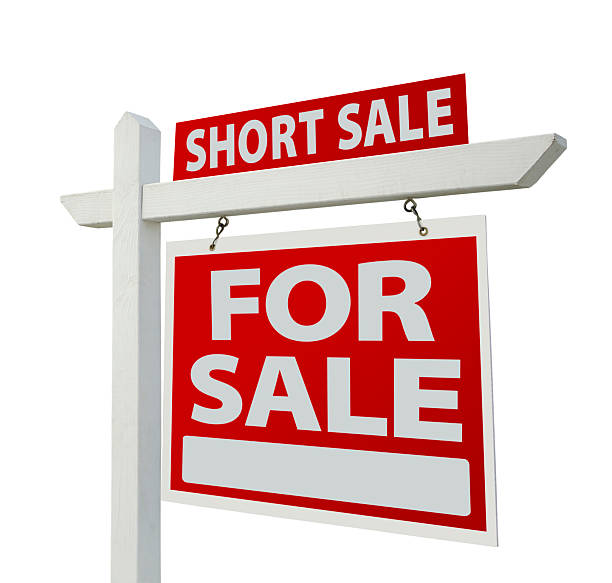 istock Short Sale Real Estate Sign - Right 119033402