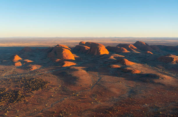 aerial view of kata tjuta in the evening sun - olgas imagens e fotografias de stock