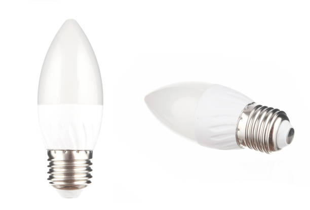led-lampe nah isoliert auf weißem hintergrund - compact fluorescent lightbulb isolated on white light bulb close up stock-fotos und bilder