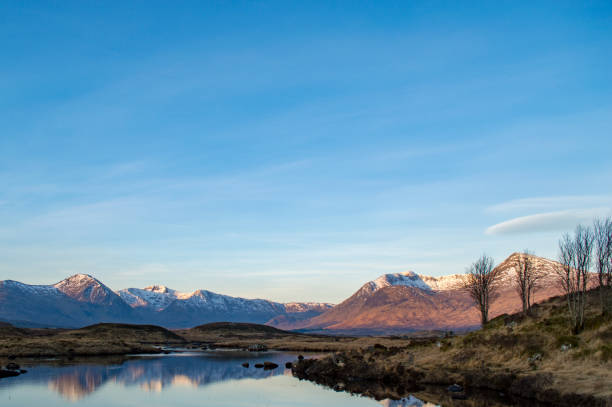Rannoch Moor in winter View towards mountain peaks in Rannoch Moor, Glencoe, Scotland buachaille etive mor photos stock pictures, royalty-free photos & images