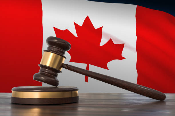 カナダの正義。弁護�士事務所で木製のギベル - canadian flag flag trial justice ストックフォトと画像