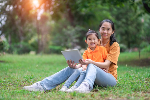 istock Mom and daughter Playing tablet computer 1190392312