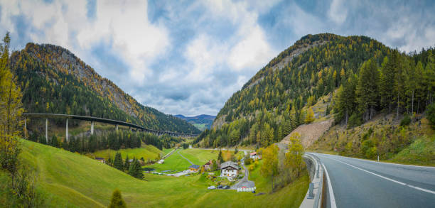 alpine mountains landschap xl (hdri) - brennerpas fotos stockfoto's en -beelden