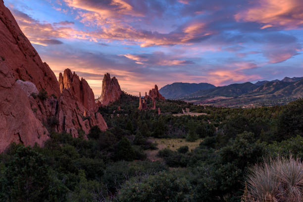 Garden Sky Purple sky during sunrise over The Garden of The Gods colorado springs photos stock pictures, royalty-free photos & images