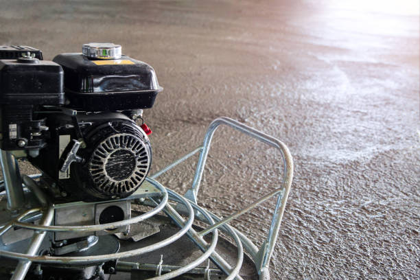istock Power float grinder machine on wet concrete background closeup shot with selective focus and blur. 1190443596