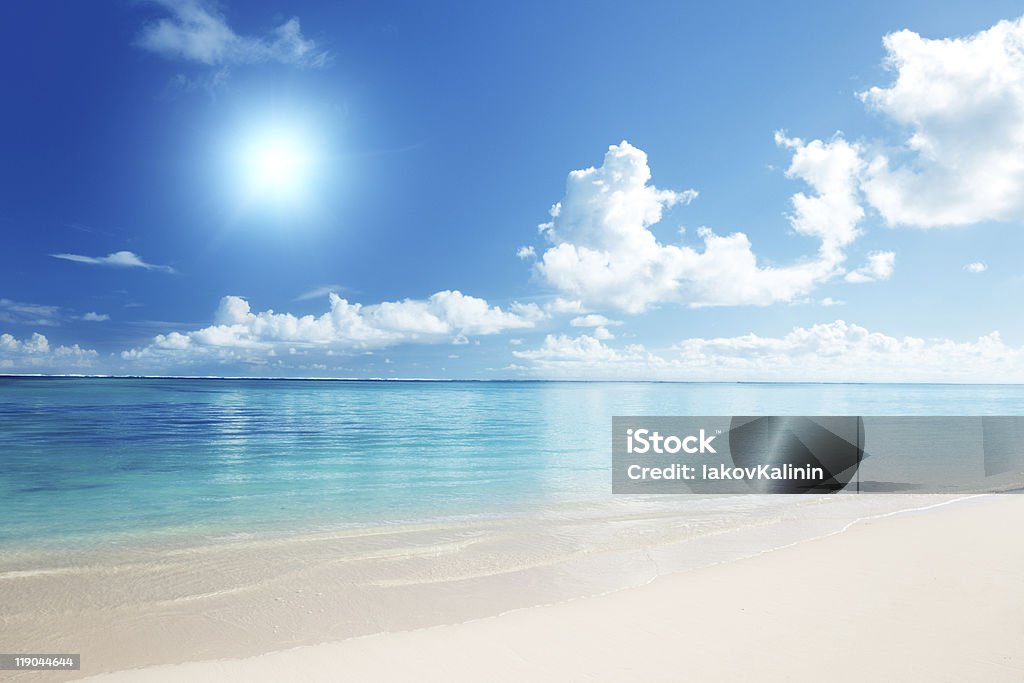 Sabbia e mare dei Caraibi - Foto stock royalty-free di Cielo