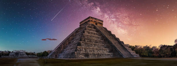 chitchenitza with milky way galaxy chitchenitza with milky way galaxy core aztec civilization photos stock pictures, royalty-free photos & images