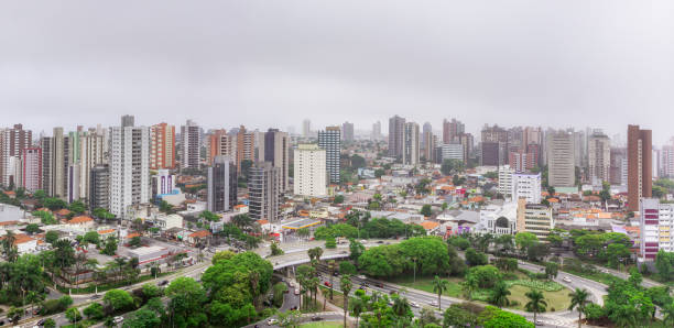 панорамный вид на центр города санто-андре, сан-паулу, бразилия - bridge crossing cloud built structure стоковые фото и изображения