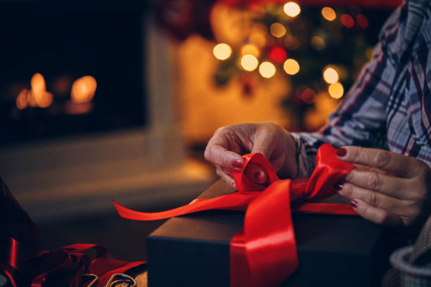 istock Wrapping and Decorating Christmas Presents 1190463038
