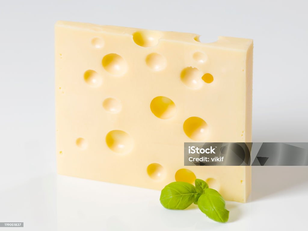 スライスのハードチーズ - エメンタールチーズのロイヤリティフリーストックフォト